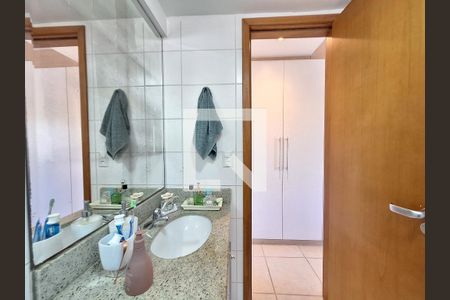 Apartamento à venda com 96m², 3 quartos e 2 vagas Apartamento à venda com 96m², 3 quartos e 2 vagasBanheiro da suíte