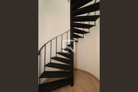 Escada de apartamento para alugar com 1 quarto, 58m² em Vila Andrade, São Paulo