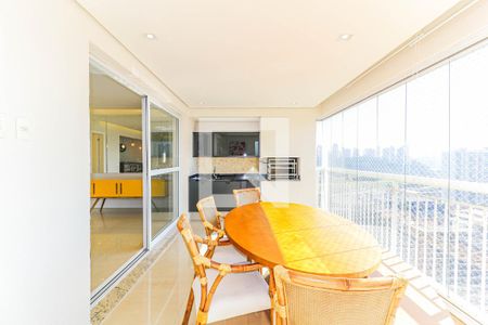 Apartamento para alugar com 117m², 2 quartos e 2 vagas Apartamento para alugar com 117m², 2 quartos e 2 vagasVaranda