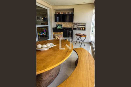 Apartamento para alugar com 117m², 2 quartos e 2 vagas Apartamento para alugar com 117m², 2 quartos e 2 vagasVaranda