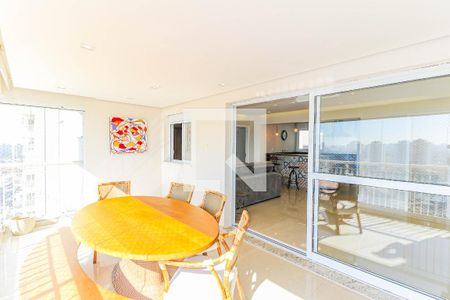 Apartamento para alugar com 117m², 2 quartos e 2 vagas Apartamento para alugar com 117m², 2 quartos e 2 vagasVaranda
