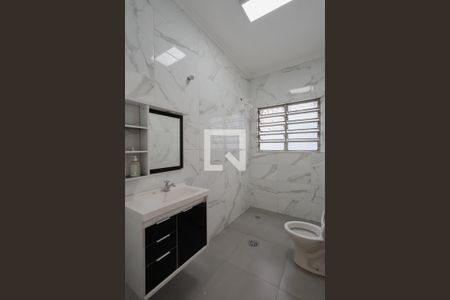 Casa à venda com 100m², 2 quartos e sem vaga Casa à venda com 100m², 2 quartos e sem vagaBanheiro