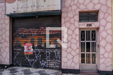 Casa à venda com 160m², 3 quartos e sem vaga Casa à venda com 160m², 3 quartos e sem vagaFachada