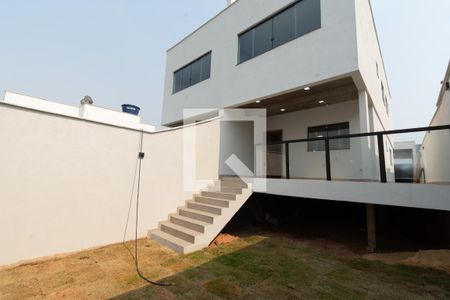 Casa à venda com 140m², 3 quartos e 2 vagasQuintal