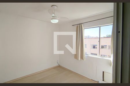 Quarto 1 de apartamento para alugar com 2 quartos, 46m² em Pechincha, Rio de Janeiro