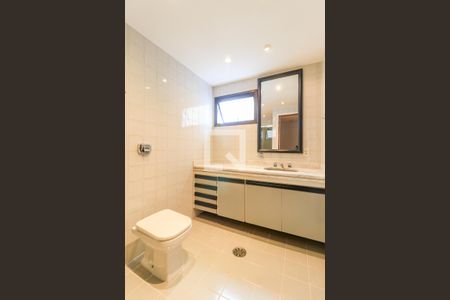 Apartamento para alugar com 226m², 4 quartos e 2 vagasBanheiro