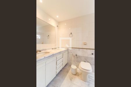 Apartamento para alugar com 226m², 4 quartos e 2 vagasBanheiro da Suíte 1