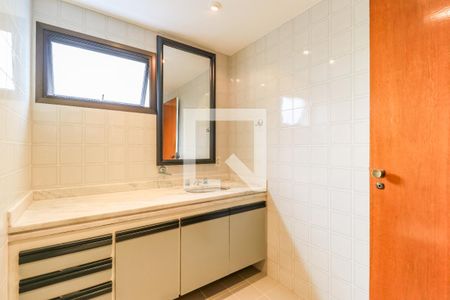Apartamento para alugar com 226m², 4 quartos e 2 vagasBanheiro