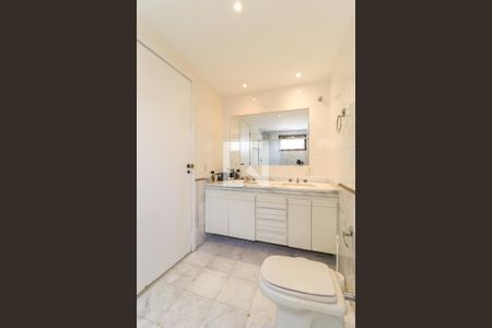 Apartamento para alugar com 226m², 4 quartos e 2 vagasBanheiro da Suíte 1