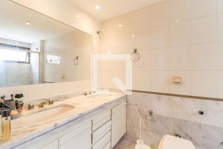 Apartamento para alugar com 226m², 4 quartos e 2 vagasBanheiro da Suíte 1