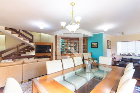 Casa de condomínio à venda com 445m², 4 quartos e 4 vagas Casa de condomínio à venda com 445m², 4 quartos e 4 vagasSala
