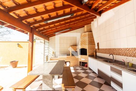 Casa de condomínio à venda com 445m², 4 quartos e 4 vagas Casa de condomínio à venda com 445m², 4 quartos e 4 vagasÁrea Gourmet