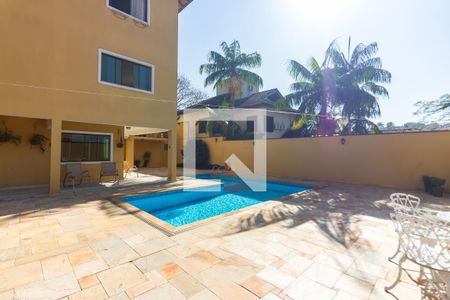 Casa de condomínio à venda com 445m², 4 quartos e 4 vagas Casa de condomínio à venda com 445m², 4 quartos e 4 vagasPiscina