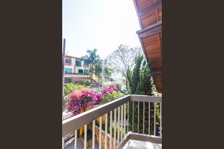 Casa de condomínio à venda com 445m², 4 quartos e 4 vagas Casa de condomínio à venda com 445m², 4 quartos e 4 vagasSacada