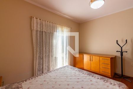 Casa de condomínio à venda com 445m², 4 quartos e 4 vagas Casa de condomínio à venda com 445m², 4 quartos e 4 vagasQuarto 2