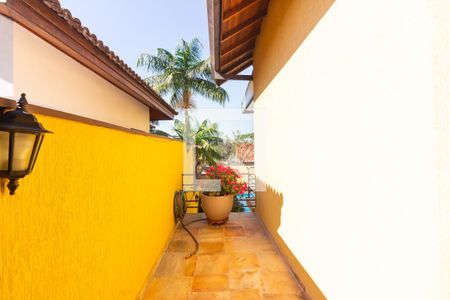 Casa de condomínio à venda com 445m², 4 quartos e 4 vagas Casa de condomínio à venda com 445m², 4 quartos e 4 vagasCorredor