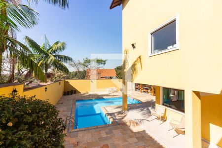 Casa de condomínio à venda com 445m², 4 quartos e 4 vagas Casa de condomínio à venda com 445m², 4 quartos e 4 vagasVista