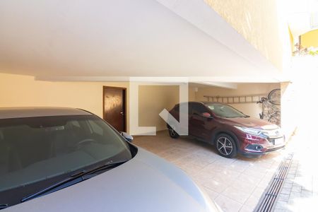 Casa de condomínio à venda com 445m², 4 quartos e 4 vagas Casa de condomínio à venda com 445m², 4 quartos e 4 vagasGaragem