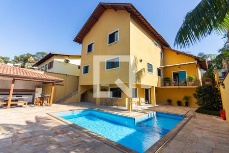 Casa de condomínio à venda com 445m², 4 quartos e 4 vagas Casa de condomínio à venda com 445m², 4 quartos e 4 vagasPiscina