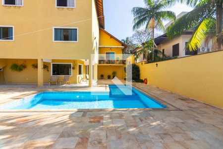 Casa de condomínio à venda com 445m², 4 quartos e 4 vagas Casa de condomínio à venda com 445m², 4 quartos e 4 vagasPiscina
