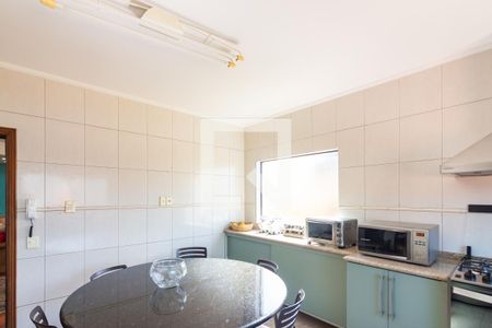 Casa de condomínio à venda com 445m², 4 quartos e 4 vagas Casa de condomínio à venda com 445m², 4 quartos e 4 vagasCozinha