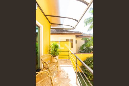Casa de condomínio à venda com 445m², 4 quartos e 4 vagas Casa de condomínio à venda com 445m², 4 quartos e 4 vagasSacada