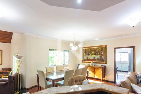 Casa de condomínio à venda com 445m², 4 quartos e 4 vagas Casa de condomínio à venda com 445m², 4 quartos e 4 vagasSala