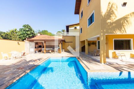 Casa de condomínio à venda com 445m², 4 quartos e 4 vagas Casa de condomínio à venda com 445m², 4 quartos e 4 vagasPiscina