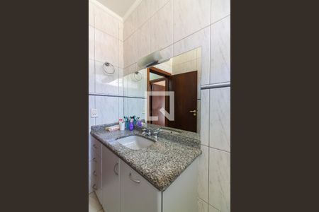 Casa de condomínio à venda com 445m², 4 quartos e 4 vagas Casa de condomínio à venda com 445m², 4 quartos e 4 vagasBanheiro 1
