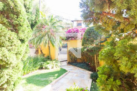 Casa de condomínio à venda com 445m², 4 quartos e 4 vagas Casa de condomínio à venda com 445m², 4 quartos e 4 vagasHall