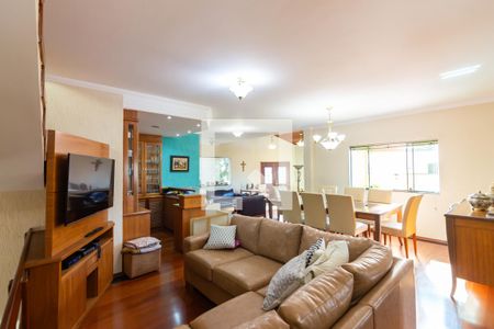 Casa de condomínio à venda com 445m², 4 quartos e 4 vagas Casa de condomínio à venda com 445m², 4 quartos e 4 vagasSala