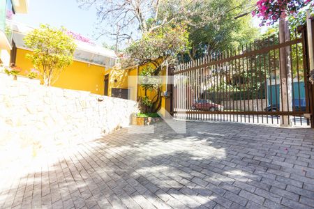 Casa de condomínio à venda com 445m², 4 quartos e 4 vagas Casa de condomínio à venda com 445m², 4 quartos e 4 vagasGaragem