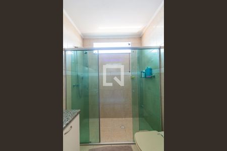 Casa de condomínio à venda com 445m², 4 quartos e 4 vagas Casa de condomínio à venda com 445m², 4 quartos e 4 vagasBanheiro da Suíte 1