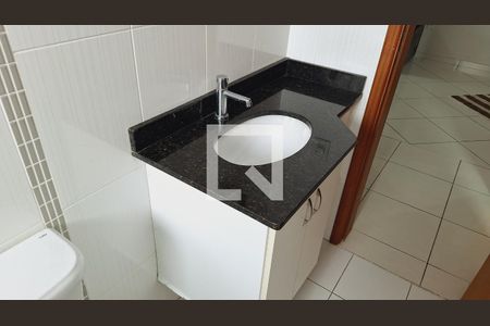Apartamento para alugar com 94m², 2 quartos e 1 vaga Apartamento para alugar com 94m², 2 quartos e 1 vagaBanheiro social