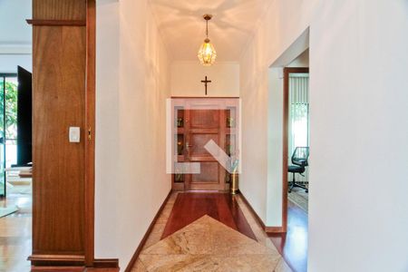 Casa à venda com 777m², 5 quartos e 6 vagasEntrada