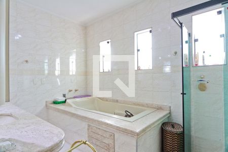 Casa à venda com 777m², 5 quartos e 6 vagasBanheiro da Suíte 2