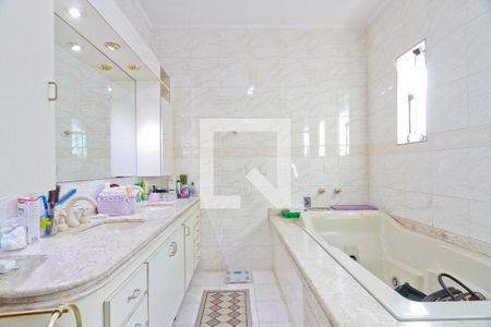 Casa à venda com 777m², 5 quartos e 6 vagasBanheiro da Suíte 2