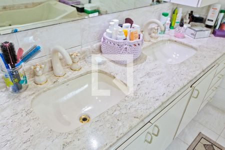 Casa à venda com 777m², 5 quartos e 6 vagasBanheiro da Suíte 2