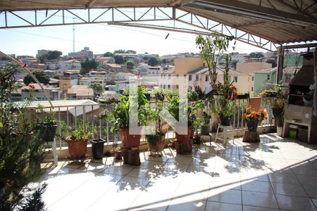 Casa à venda com 250m², 4 quartos e 1 vagaÁrea de Serviço