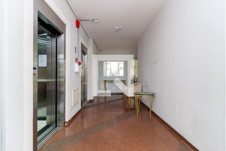Apartamento à venda com 60m², 2 quartos e 1 vaga Apartamento à venda com 60m², 2 quartos e 1 vagaHall social