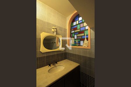 Casa à venda com 359m², 5 quartos e 5 vagasBanheiro de Serviço