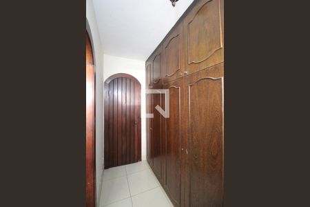 Casa à venda com 359m², 5 quartos e 5 vagasCloset da Suite