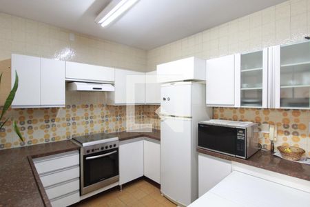 Casa à venda com 359m², 5 quartos e 5 vagasCozinha