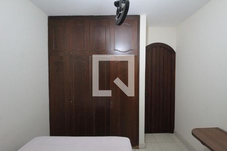 Casa à venda com 359m², 5 quartos e 5 vagasQuarto 2