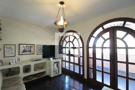 Casa à venda com 359m², 5 quartos e 5 vagasSala de TV