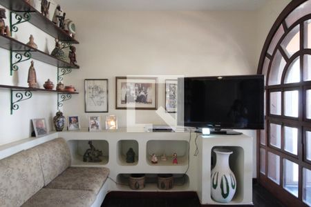 Casa à venda com 359m², 5 quartos e 5 vagasSala de TV