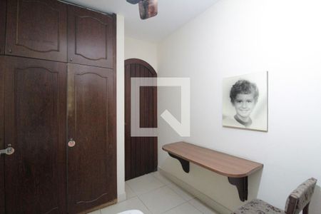 Casa à venda com 359m², 5 quartos e 5 vagasQuarto 1