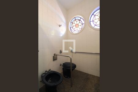 Casa à venda com 359m², 5 quartos e 5 vagasBanheiro Social