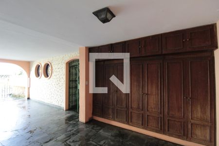 Casa à venda com 359m², 5 quartos e 5 vagasGaragem