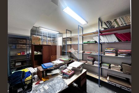 Casa à venda com 350m², 3 quartos e 3 vagasBiblioteca